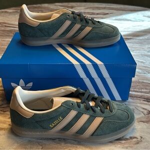 Adidas Gazelle Forest Green and Beige Shoes New In Box